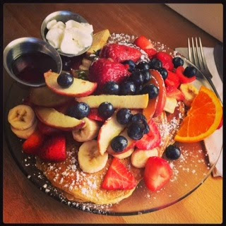 ハワイ：カフェカイラのフルーツたっぷりパンケーキ