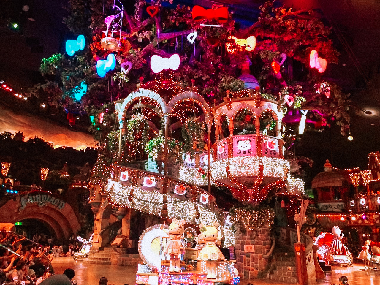 sanrio-puroland-show-parade