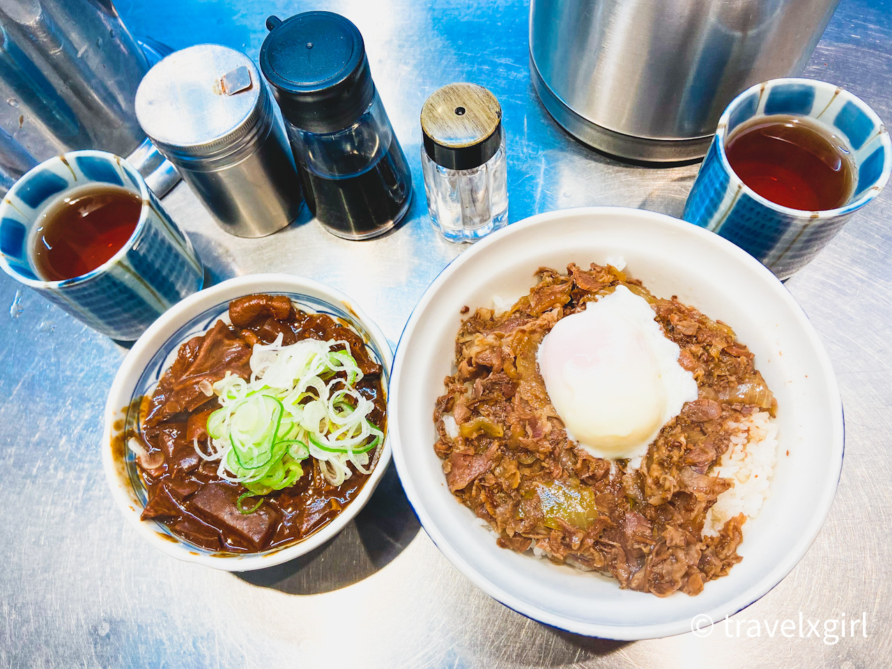 Offal stew and Beef bowl : Kitsuneya - Tsukiji Outer Market