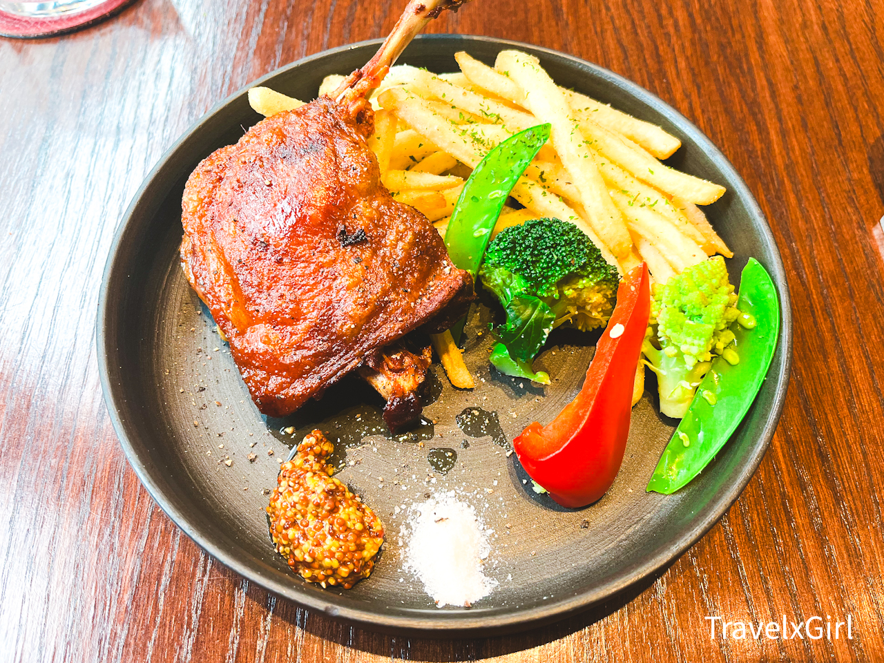 Megane Shokudo - Restaurant in Futakotamagawa, Tokyo