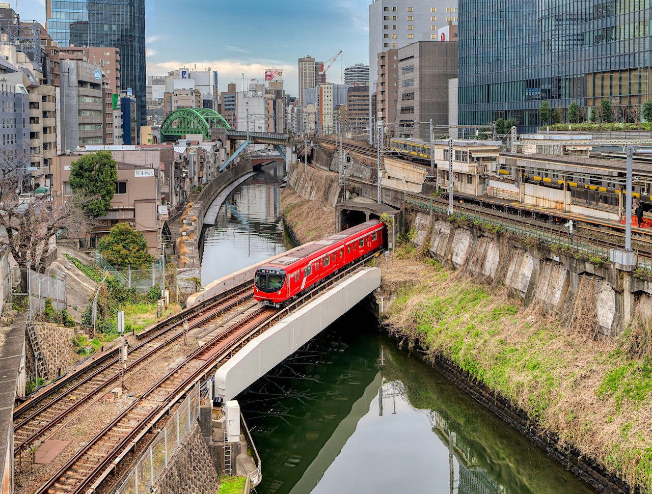 Ochanomizu station, location of "Suzume"
