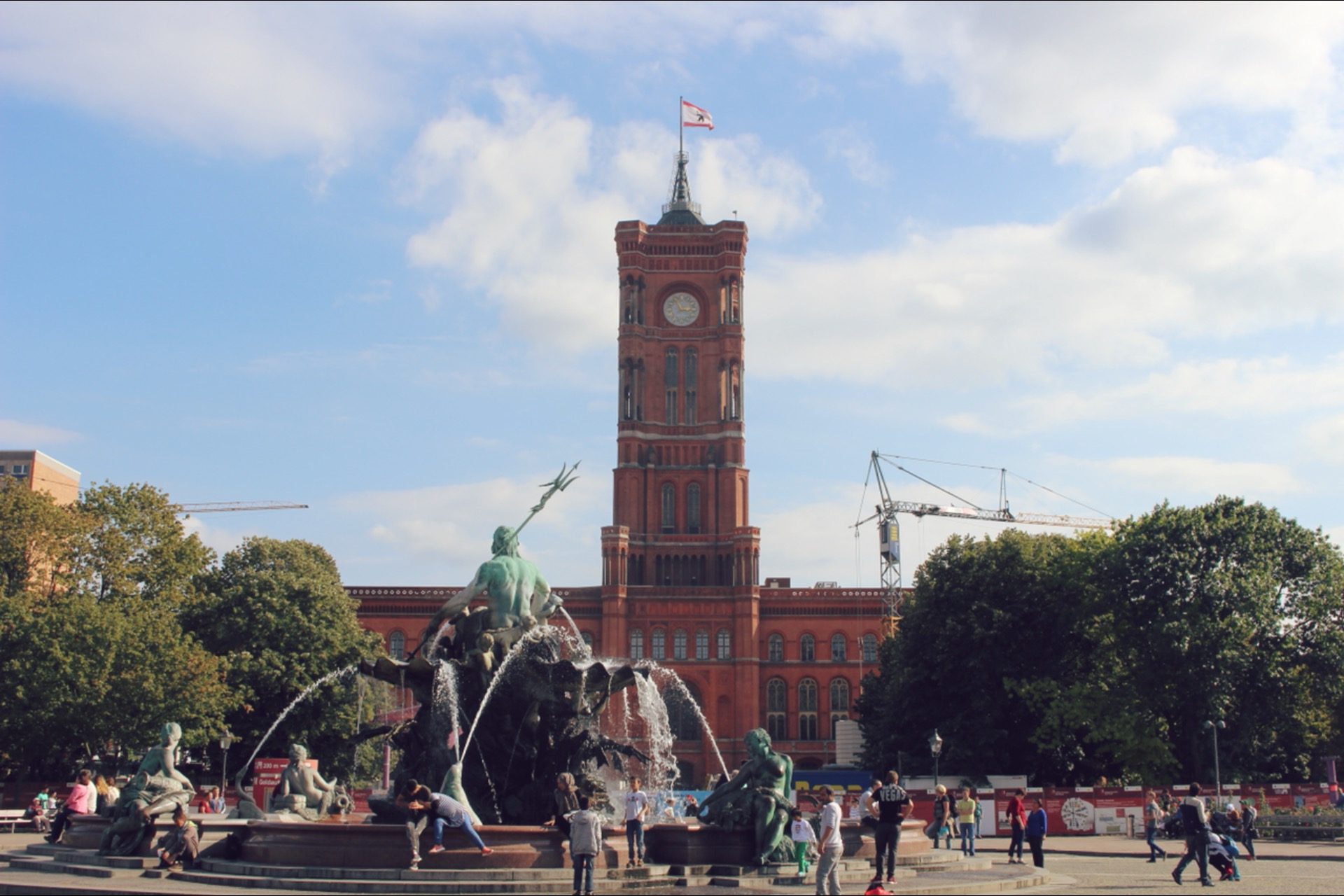 ドイツ・ベルリン観光：ネプチューンの噴水・赤の市庁舎