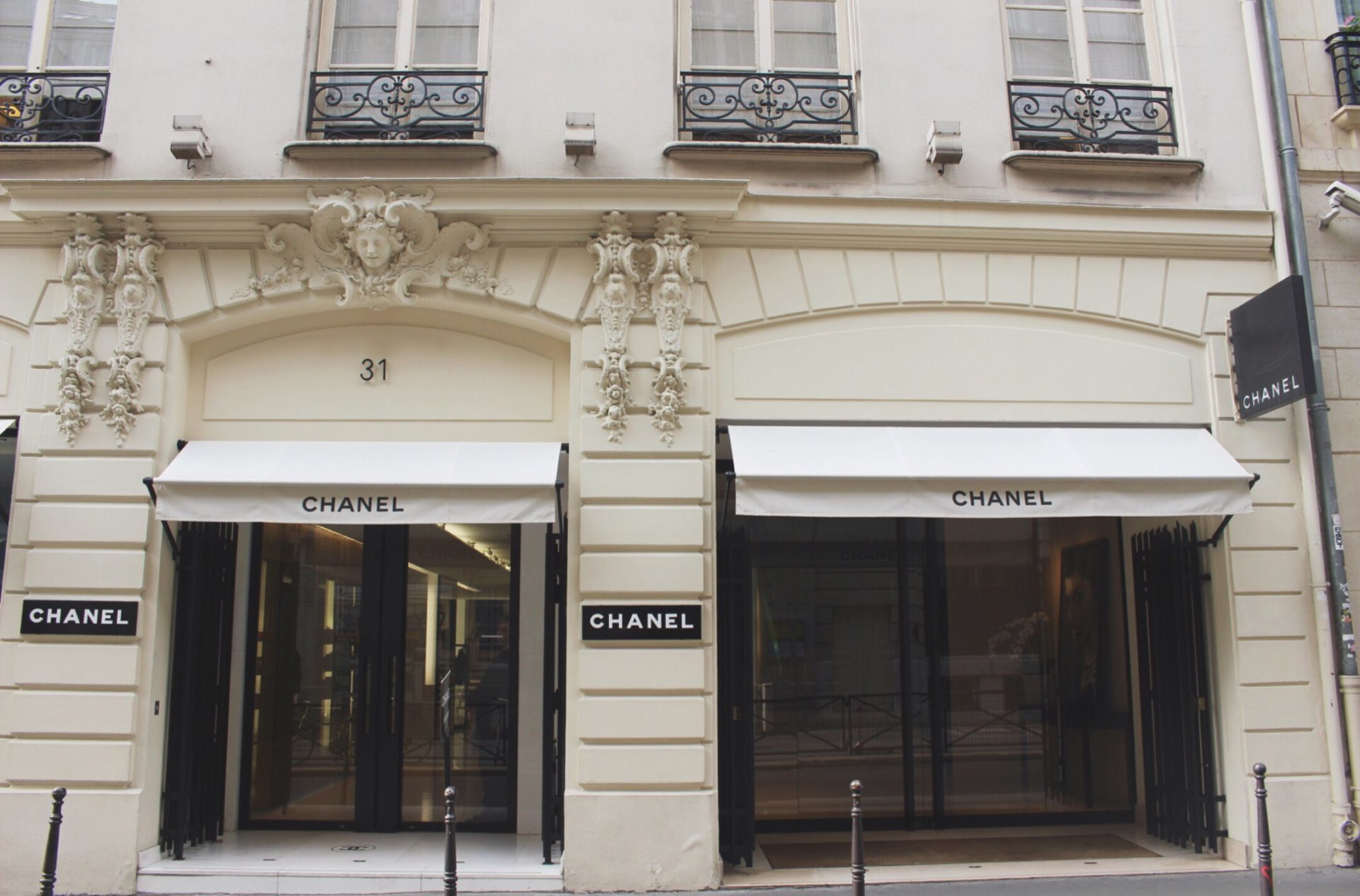 パリ：シャネル本店"カンボン通り31"でショッピング